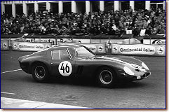 Nürburgring 1000 km 1963: 1st GT and 2nd overall was an excellent result for the 250GTO s/n 3943GT of Jean Guichet and Pierre Noblet.Does the driver give pit signals ?