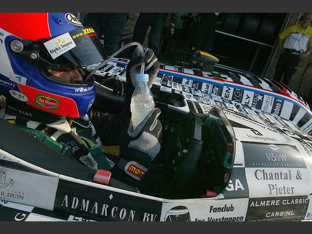 Jan Lammers refuels at his pit stop