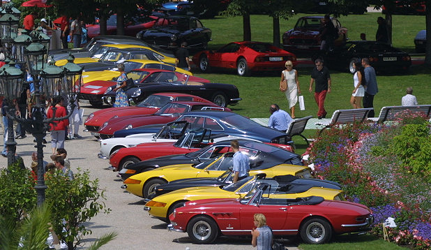 Ferrari zur Kur im Park von Baden-Baden