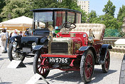 1904 Swift Phaeton 2-seater, Detroit Electric car (behind)