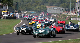 02 Aston Martin DBR1 ch.Nr.DBR1/2 Peter Hardman leading the field