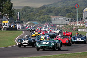 02 Aston Martin DBR1 ch.Nr.DBR1/2 Peter Hardman leading the field