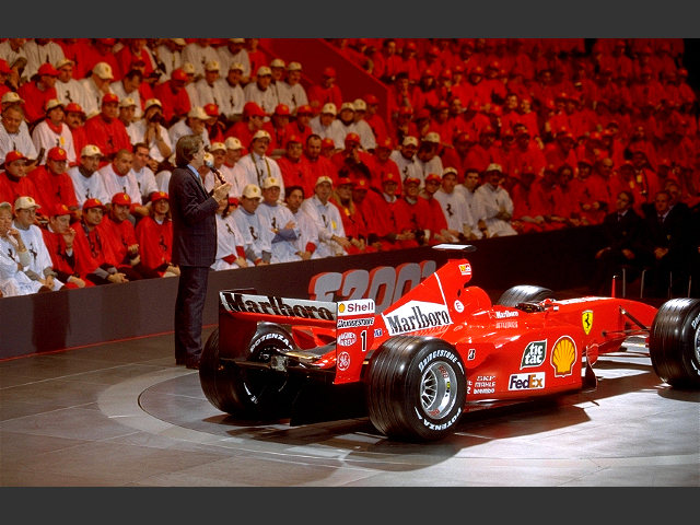 Luca Cordero di Montezemolo thanking the team for their efforts