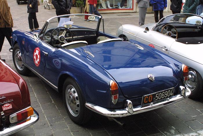 Alfa Romeo Giulietta Spider blue