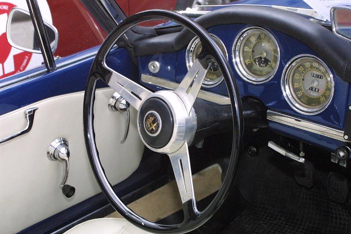 Alfa Romeo Giulietta Spider blue